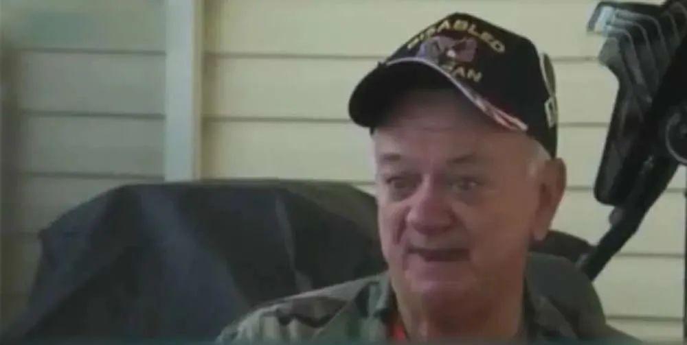 血泪控诉!美军士兵执行喷洒“橙剂”任务,患绝症死亡……